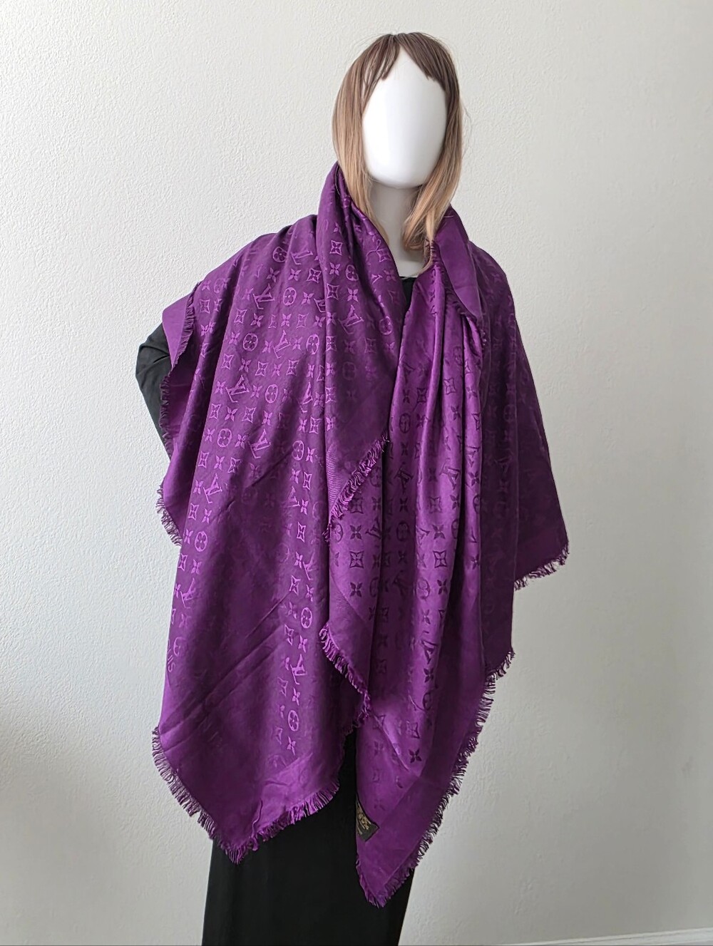 Auth Louis Vuitton Monogram Classic Purple Shawl Scarf - Picture 2 of 10